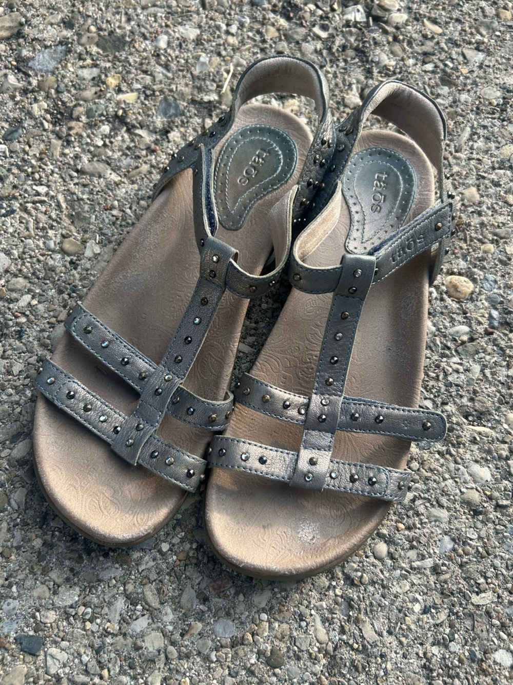 TAOS Party Sandals Women’s Sz 9 Grey Studded Metallic Gray Pewter Comfort
